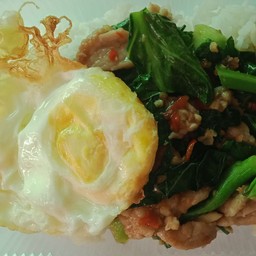 คะน้าหมูชิ้น+ไข่ดาว