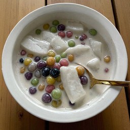 บัวลอยมะพร้าวกะทิ