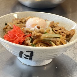 บูตะด้ง ข้าวหน้าหมูผัดญี่ปุ่น