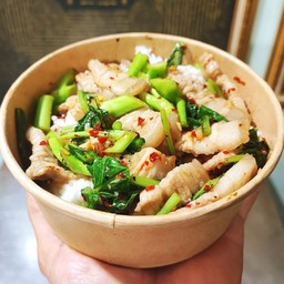 ข้าวผัดคะน้าหมูสามชั้น