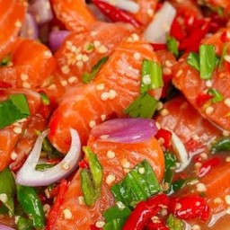 ยำแซลมอน