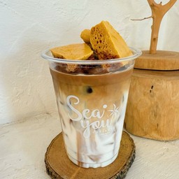 Dalgona Late( ลาเต้คาราเมลทอฟฟี่กรอบ)