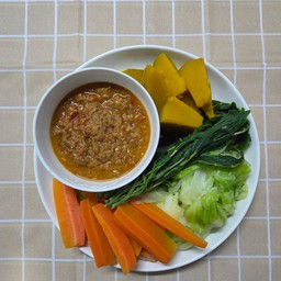 น้ำพริกปลากระป๋องผักลวก