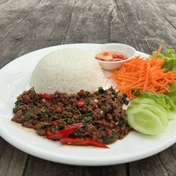 ข้าวกะเพราเนื้อ
