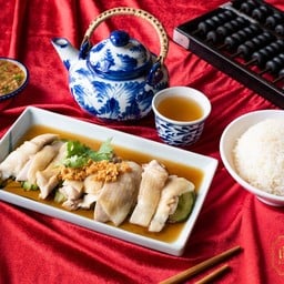 ไก่สับจานเล็ก + ข้าวมัน + เกี๊ยวซ่า 3 ชิ้น