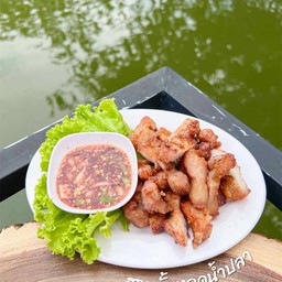 สามชั้นทอดน้ำปลา