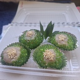 หยกมณีไส้เผือกโรยงาอ่อน