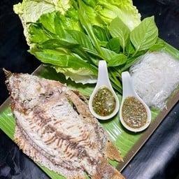 เมี่ยงปลาทับทิมเผา พร้อมชุดผัก