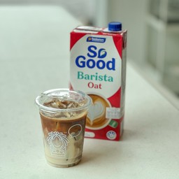 齋  Oat Milk Latte - ลาเต้นมโอ๊ตเย็น