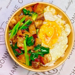 คะน้าหมูกรอบ