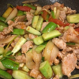 ข้าวราดผัดเปรี้ยวหวาน