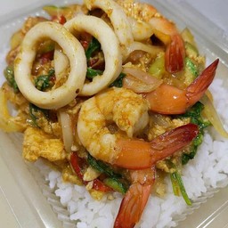 ทะเลผัดผงกระหรี่ราดข้าว