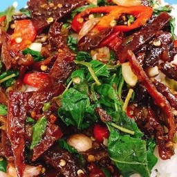 กระเพราหมูแดด