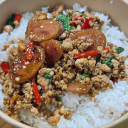 กะเพรากุนเชียงทอดใส่หมูสับ ราดข้าว