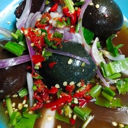 ยำไข่เยี่ยวม้า