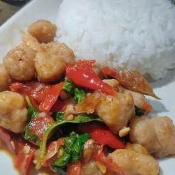 กระเพราหมูเด้งราดข้าว