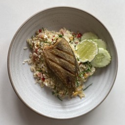 ข้าวผัดแหนมชะอมไข่ ปลาสลิดทอด+น้ำซุป