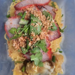 เกี๊ยวหมูแดง