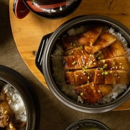 ข้าวหน้าหมูสามชั้นย่างซอสเกาหลี+ซุปสาหร่าย