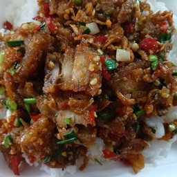 ผัดพริกเกลือหมูกรอบ