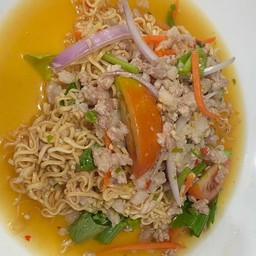 ยำมาม่าหมูสับ