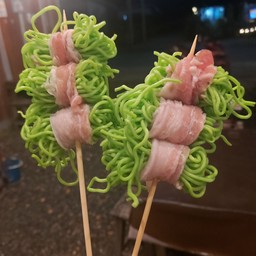 สามชั้นพันหมี่หยก