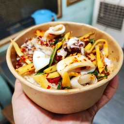 ข้าวผัดกระเพราปลาหมึกหน่อไม้