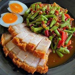 ตำหมูกรอบ