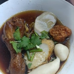 ก๋วยเตี๋ยวลูกชิ้นปลาเยาวราช ลาดพร้าว101