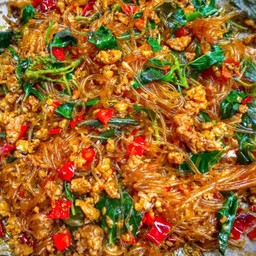 ข้าวหน้ากระเพราหมูสับใส่วุ้นเส้น