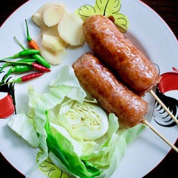 ไส้กรอกข้าว/ลูกชิ้นทอดทองสุข ปั็มปตท.แม่โจ้