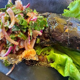 ปลาดุกเอราวัณ (ปลาดุกทอดกรอบราดน้ำตก)