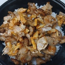 หมูกระเทียมราดข้าว