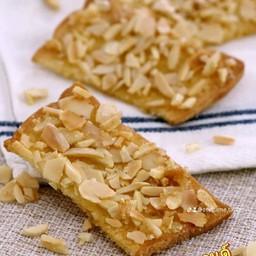 ปังกรอบ คาราเมลอัลมอนด์