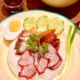 ข้าวหมูสามสหาย