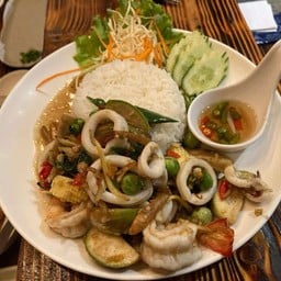 ข้าวผัดฉ่าทะเล