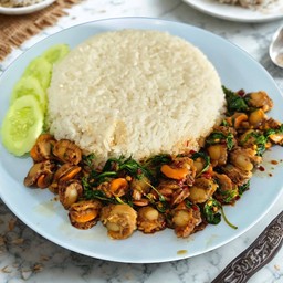 ผัดกระเพรา (หอยเชลล์)