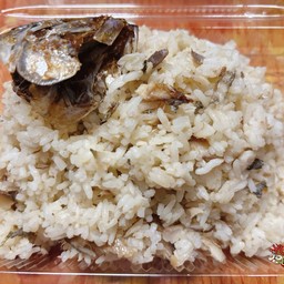 ข้าวแมว (ข้าวปลาทูคลุกกับแมกกี้)