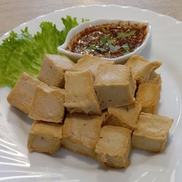 เต้าหู้ปลาจำแลงนึ่งจิ้มแจ่ว (15ชิ้นเล็ก) Steamed tofu with spicy sauce