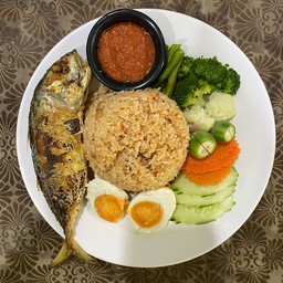 ข้าวผัดน้ำพริกปลาทู