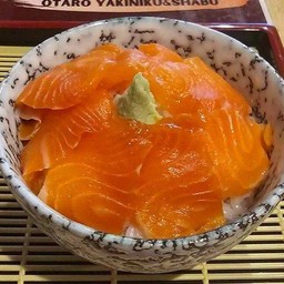 ข้าวหน้าปลาแซลมอน