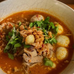 เกาเหลาต้มยำหมูสไลด์