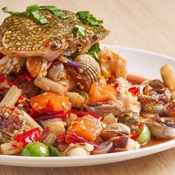 ยำมหาสมุทรแชลมอน ปูม้า หอยแครง กุ้ง หอยนางรม แมงกะพรุน