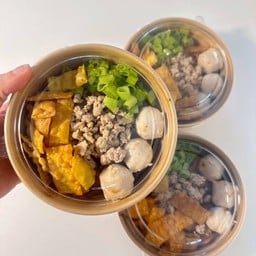 ชามแดงเตี๋ยวแห้ง