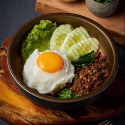 กระเพราเนื้อวากิว+ไข่ดาว