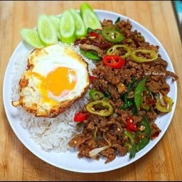 เฮียโย แกงป่า อาหารตามสั่ง หลังโรงพยาบาลพระพุทธบาท