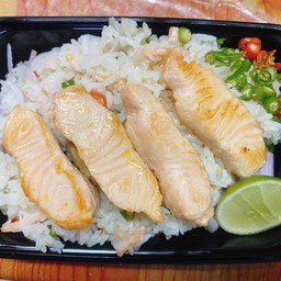 ข้าวขย่ำแมวส้ม (แซลม่อนคลุกข้าวพร้อมทาน)