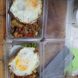 กระเพาหมูสับ