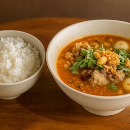 เกาเหลาสไลด์ต้มยำ/ข้าวสวยร้อนๆ