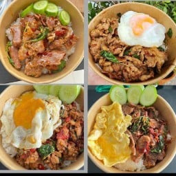 กระเพราพริกแห้ง ตามสั่ง